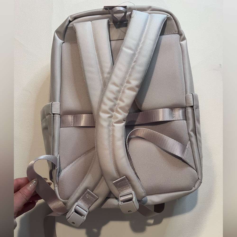 NEW Hanke Expandable Travel Laptop Backpack 16” – Greyish White - Picture 4 of 10